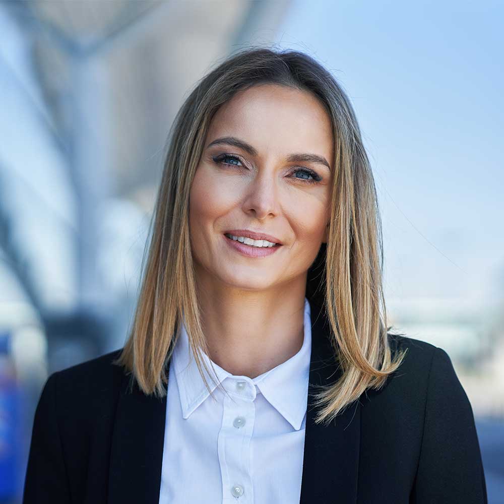 adult-female-passenger-at-the-airport-ST2SKSA