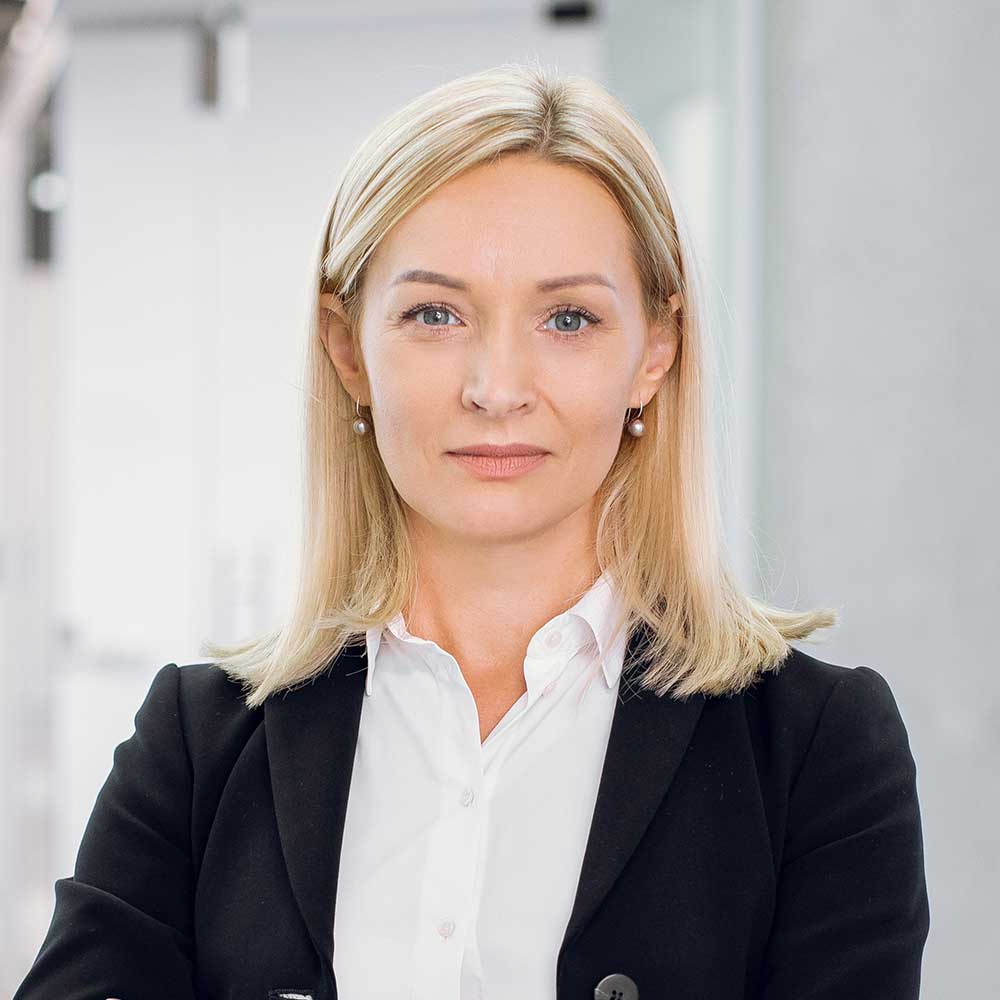 indoor-office-portrait-of-pretty-mature-blond-busi-PAPVH57